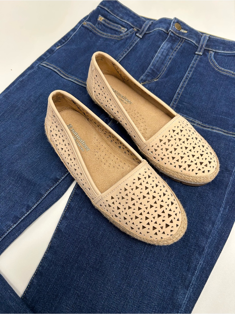 Naturalizer Beige Slip-On Flats Size 7M - Picture 7 of 9